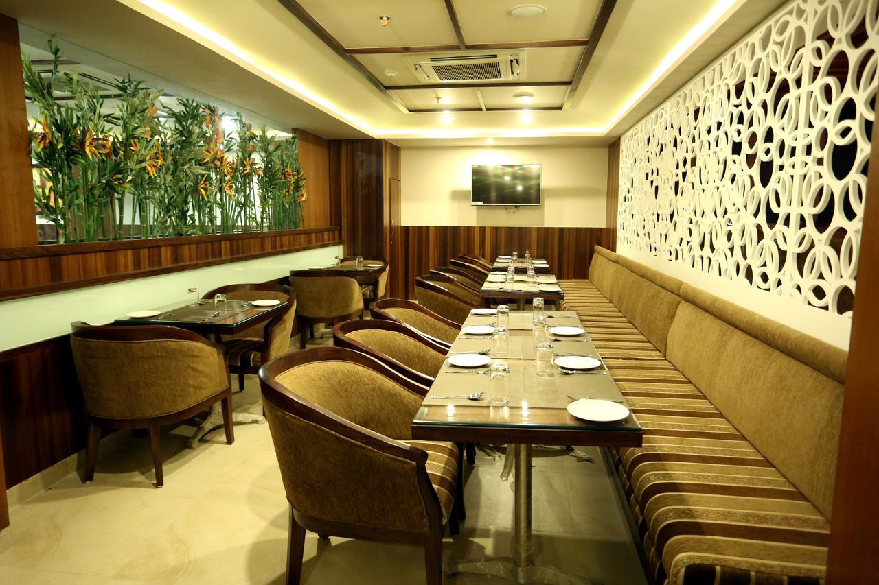 Solitaire Hotel Rāipur Exterior foto
