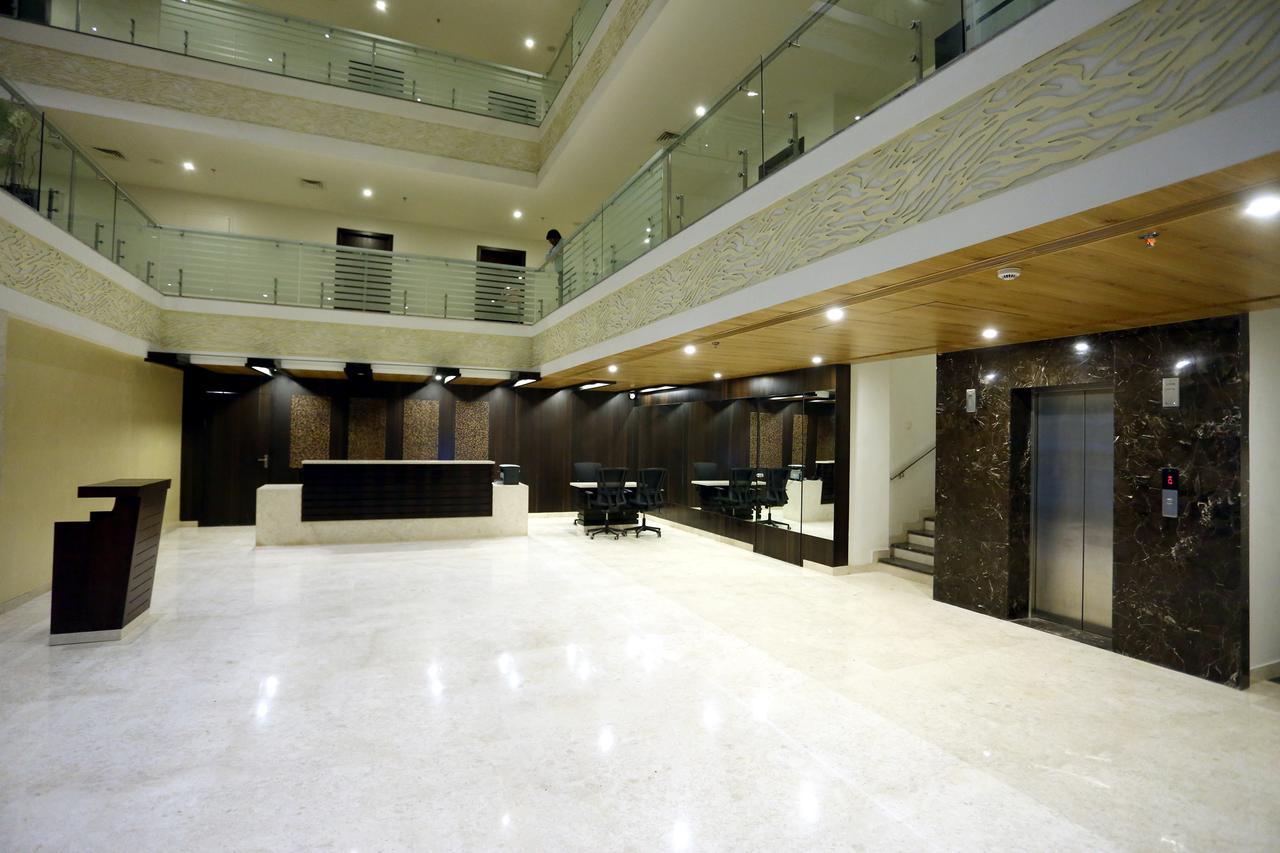 Solitaire Hotel Rāipur Exterior foto