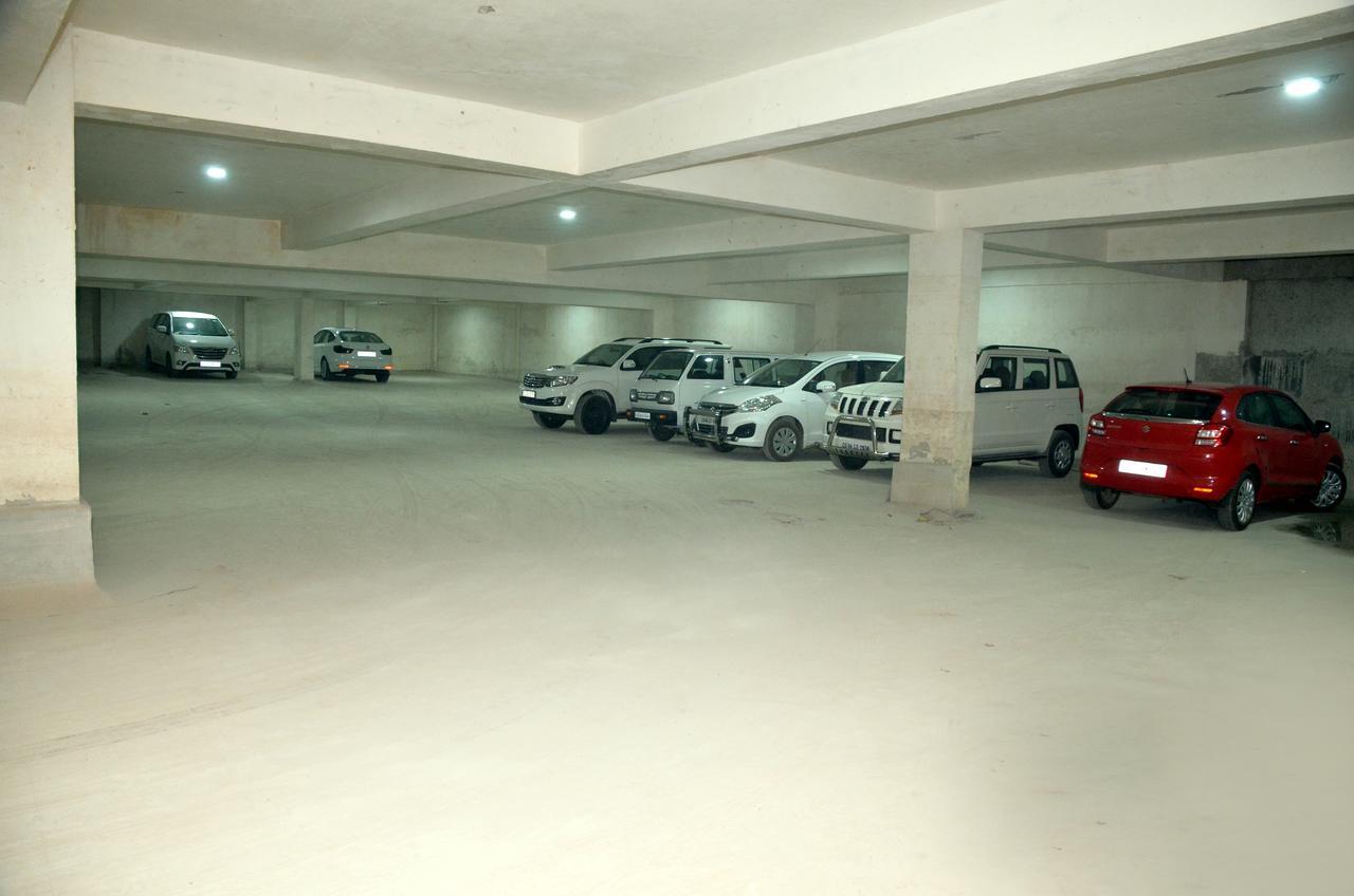 Solitaire Hotel Rāipur Exterior foto
