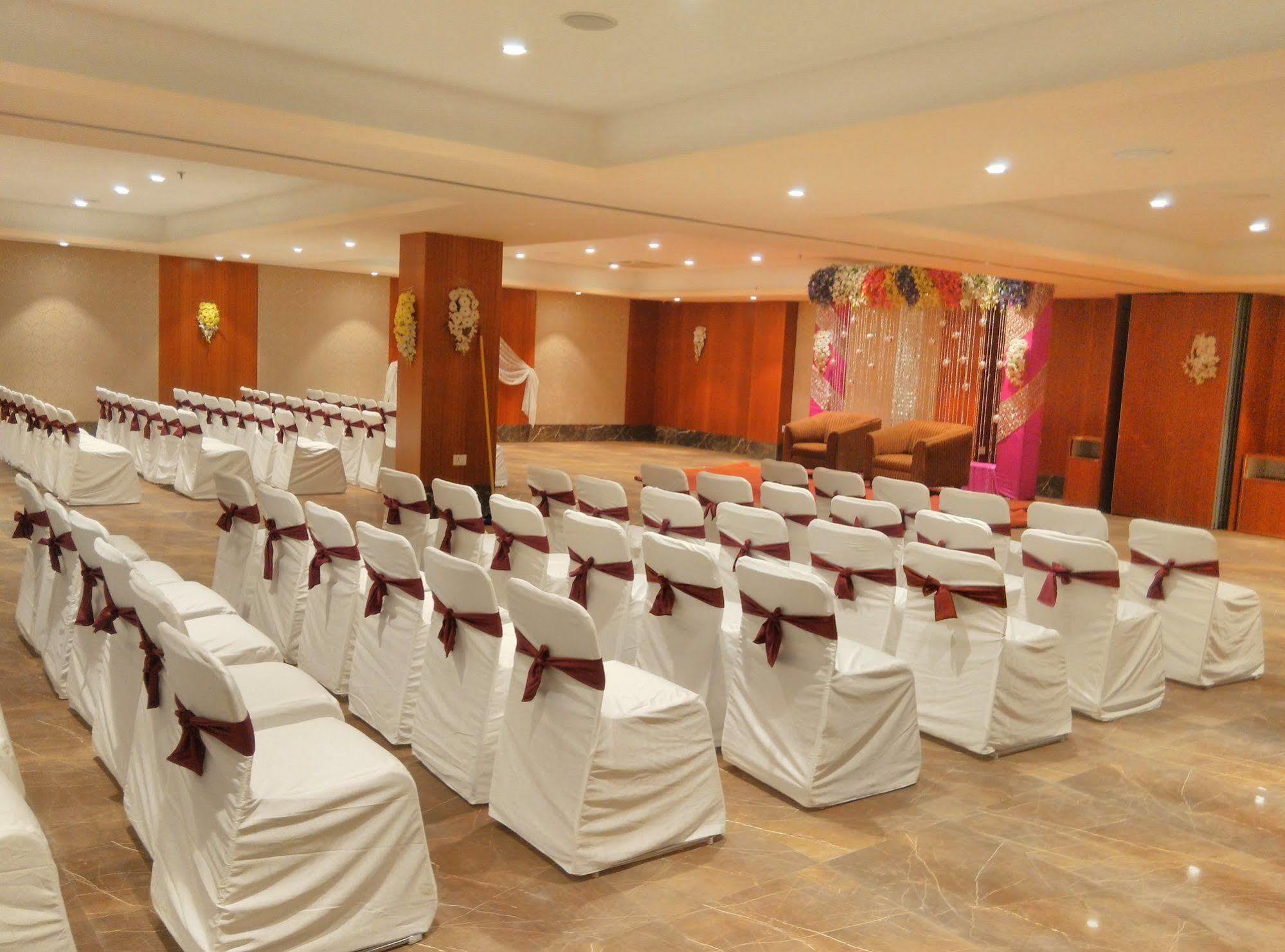 Solitaire Hotel Rāipur Exterior foto